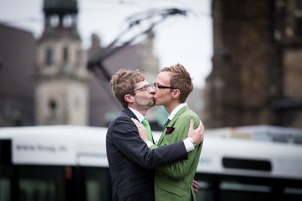 Hochzeit-in-Bremen-Gay-Wedding-Gluecksverbreiter-Ehe-fuer-alle